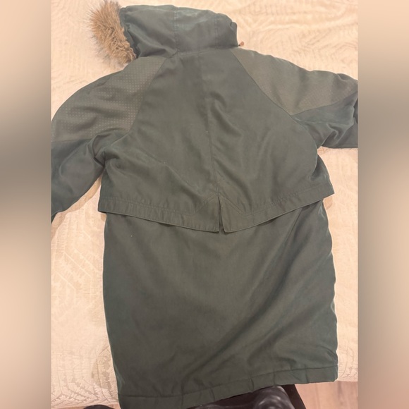 Vintage women’s Braetan faux fur hooded coat in green - Picture 12 of 12